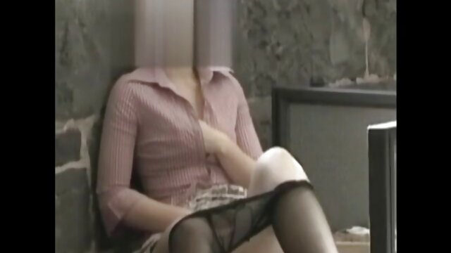 彼は彼のガールフレンドが指を見て、彼女を吸わせるときに男が興奮します アニメ エロ 女子
